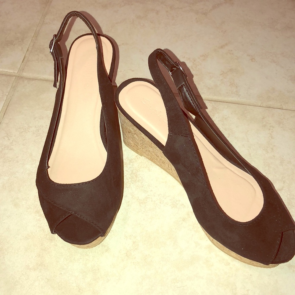 Open toe Wedges - Picture 2 of 5